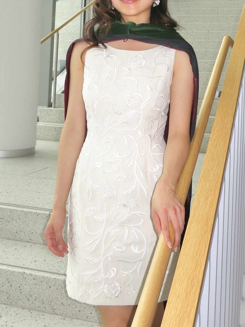 Carmen Marc Valvo Sleeveless White Embroidered Midi Dress